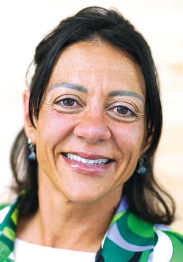 Portrait Prof. Dr. Etyene Schnurr, PhD